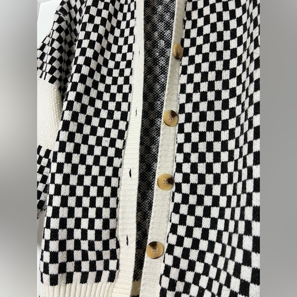 Dressed in LALA checkered grandpa cardigan - Picture 4 of 7